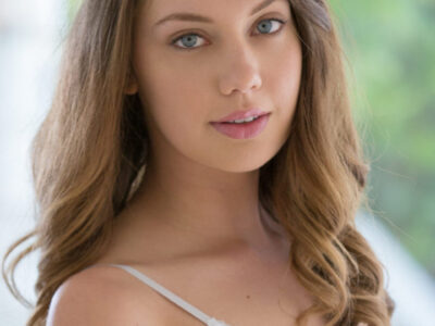 Elena Koshka ผู้หญิงลุคยุโรปที่มีพลังนุ่มลึกจนใครก็ต้องหันกลับมามอง